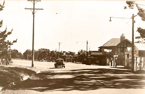 Mount-Eliza-Store-and-Ranelagh-Entrance